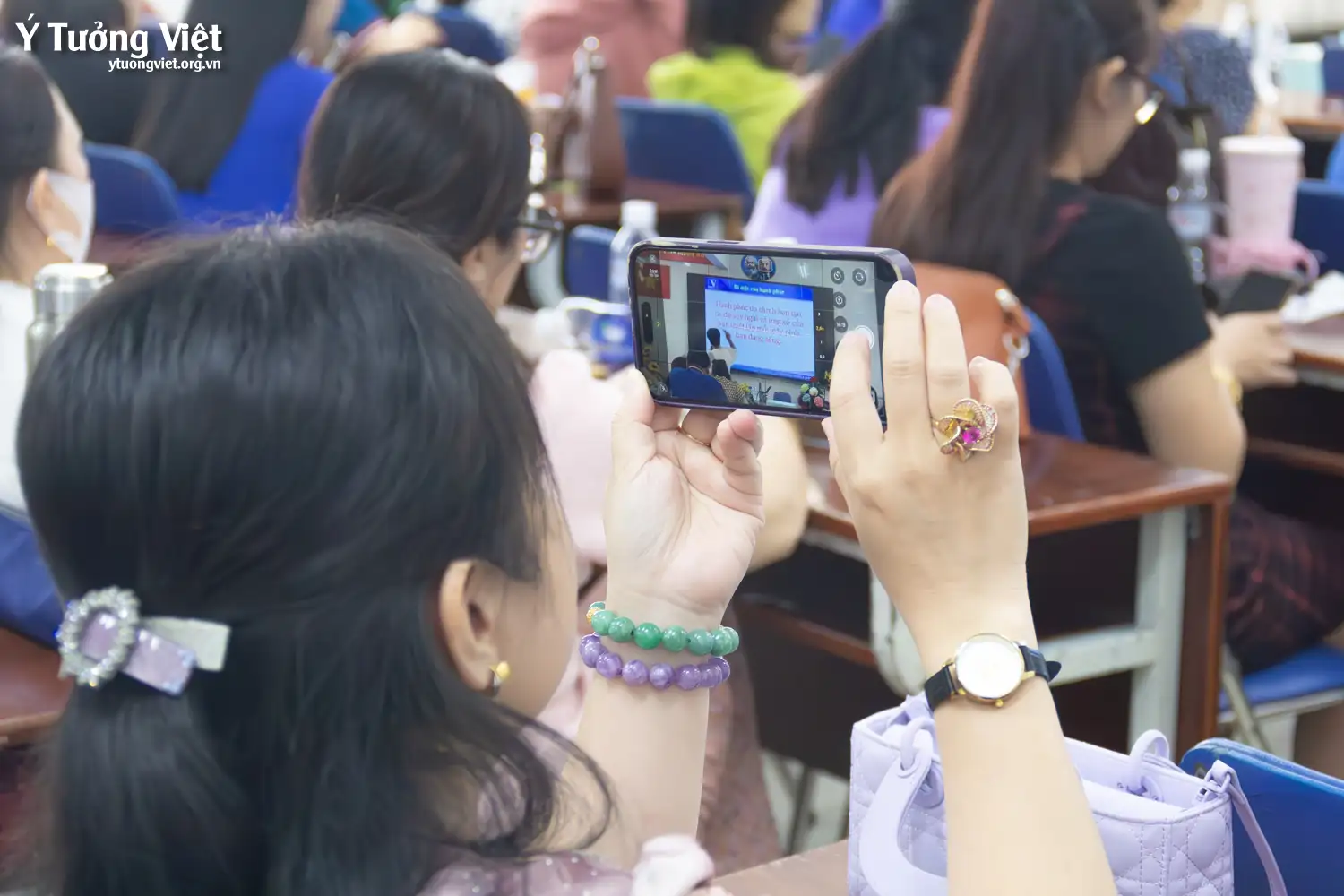 Khám phá bí mật đằng sau người giáo viên hạnh phúc cùng trường TH Lê Văn Tám