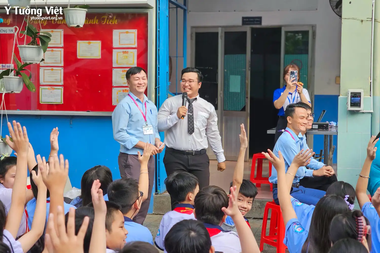 Lan toả giá trị “Sống có trách nhiệm” cùng các bạn học sinh THCS Bạch Đằng, THCS Đoàn Thị Điểm