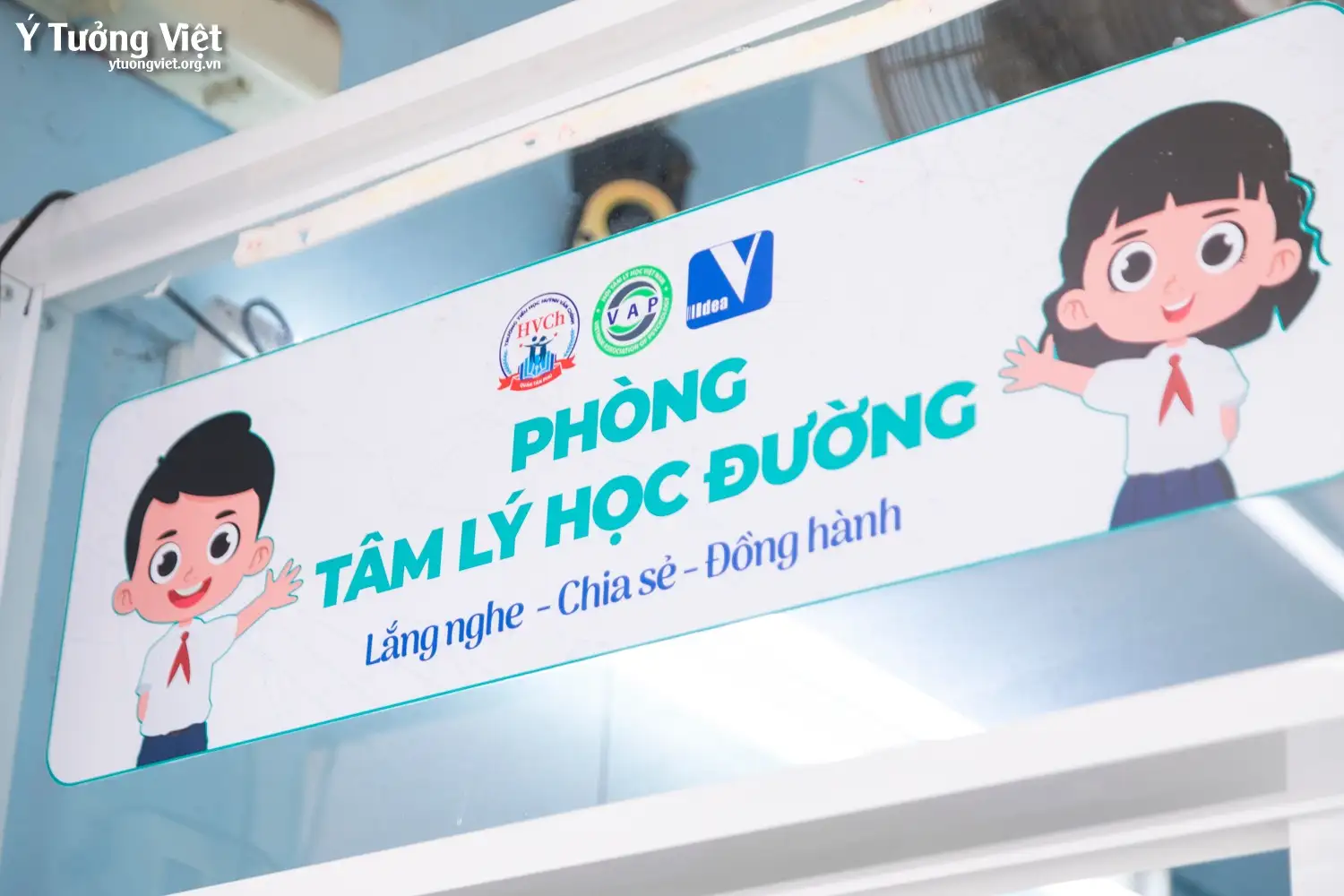 Dự án phát triển Tâm lý học đường 2024 – 2025 | Ghé thăm Phòng Tâm lý học đường Trường TH Huỳnh Văn Chính – Lắng nghe câu chuyện của cảm xúc qua những sắc màu