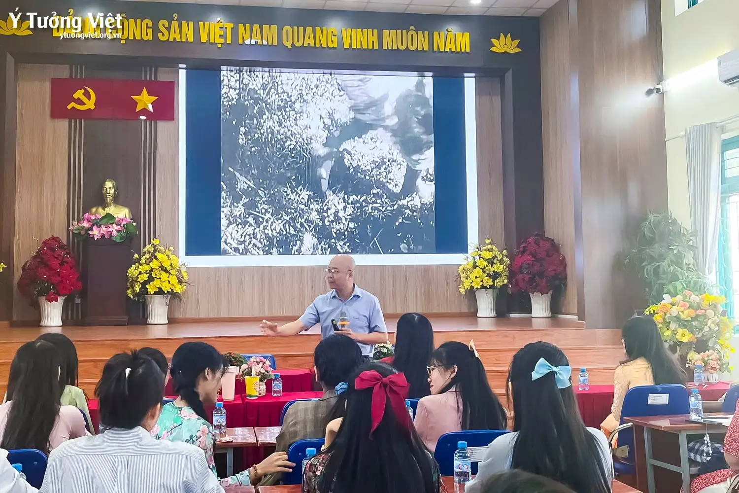 Tập huấn chuyên môn “Open mindset & Growth mindset – Mở để phát triển” – Từ tư duy mở đến ứng dụng trong giảng dạy cùng Tiến sĩ Vũ Quang Tuyên