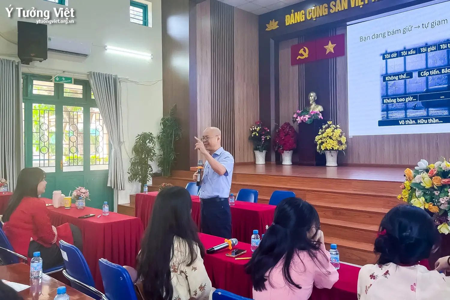 Tập huấn chuyên môn “Open mindset & Growth mindset – Mở để phát triển” – Từ tư duy mở đến ứng dụng trong giảng dạy cùng Tiến sĩ Vũ Quang Tuyên