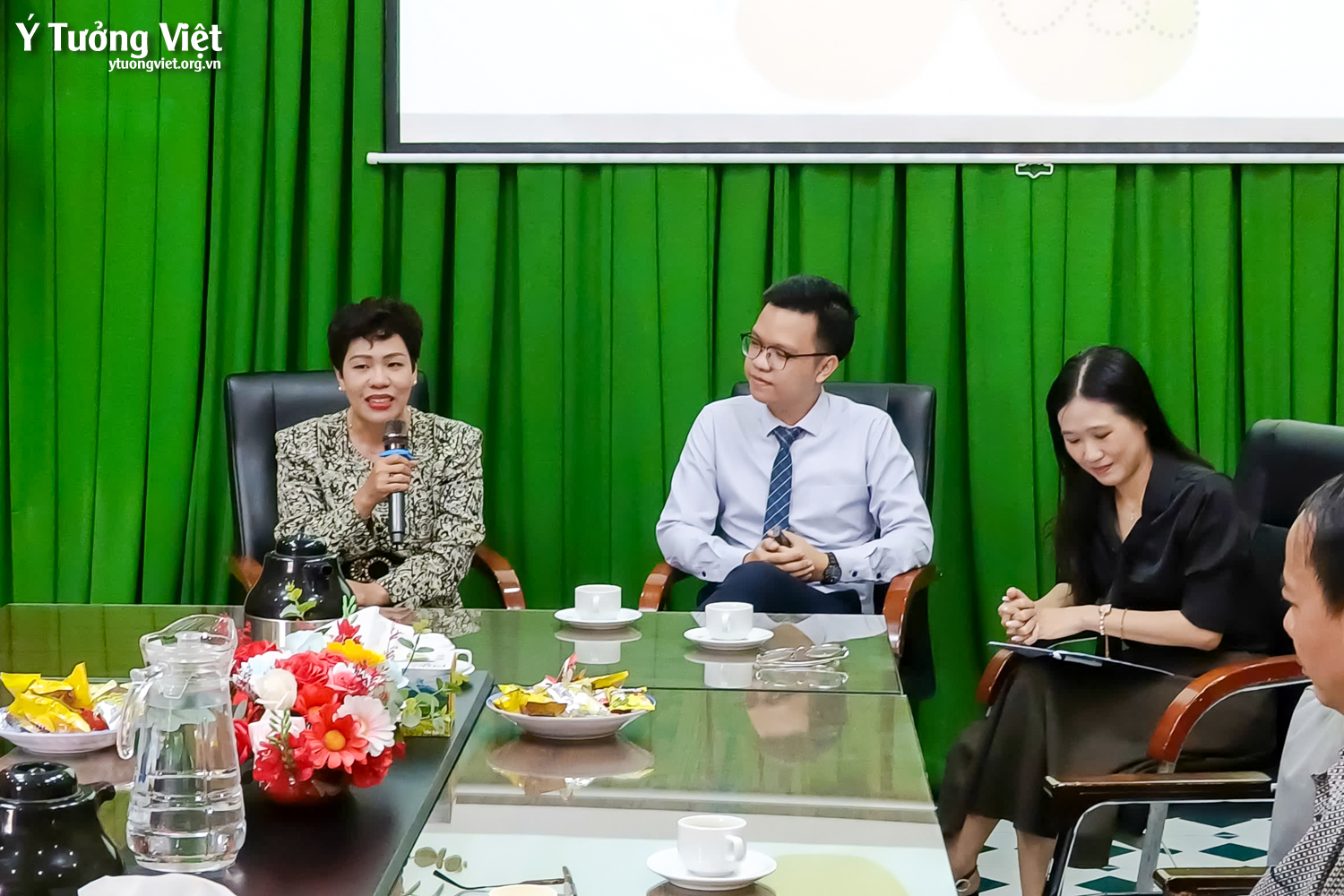 Ý Tưởng Việt & Làng Thiếu Niên Thủ Đức | Talkshow: Ứng xử của cán bộ quản lý trước việc trẻ có mối quan hệ tình cảm với bạn khác giới