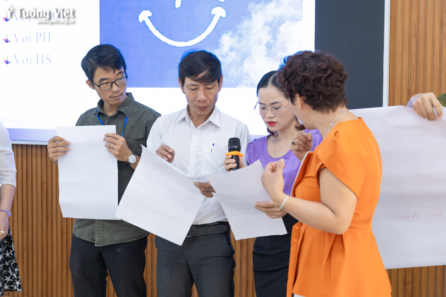 Huflit & Ý Tưởng Việt | Chương trình tập huấn ở THPT Nguyễn Tất Thành – Khi Thầy Cô được tiếp sức mạnh để gieo hạt hạnh phúc