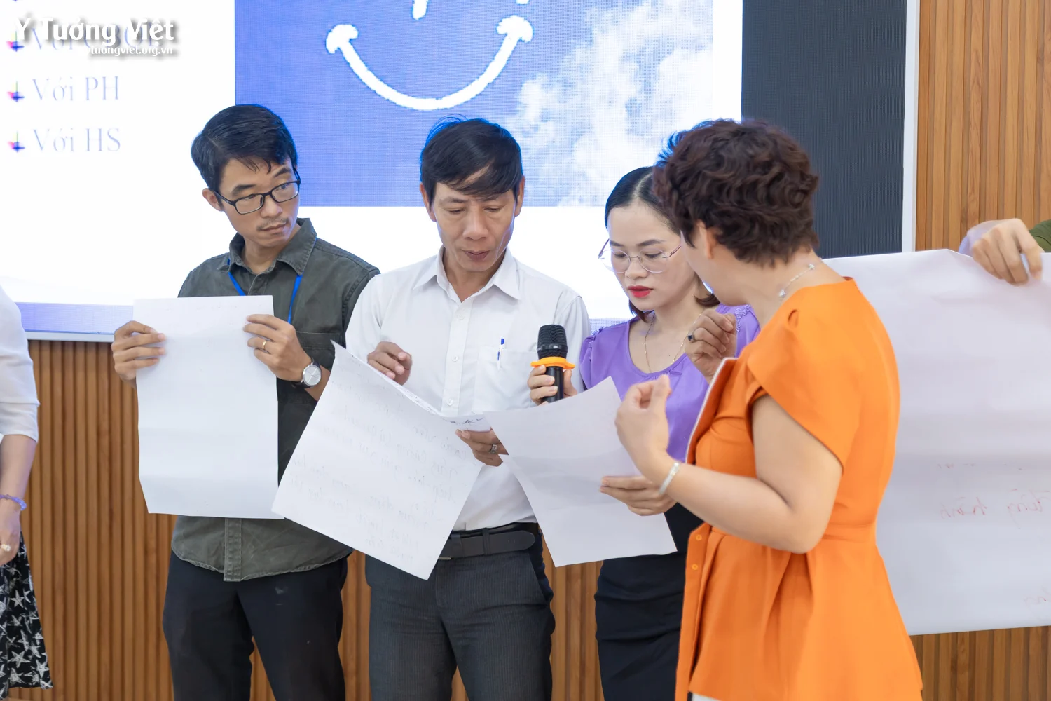 Huflit & Ý Tưởng Việt | Chương trình tập huấn ở THPT Nguyễn Tất Thành – Khi Thầy Cô được tiếp sức mạnh để gieo hạt hạnh phúc