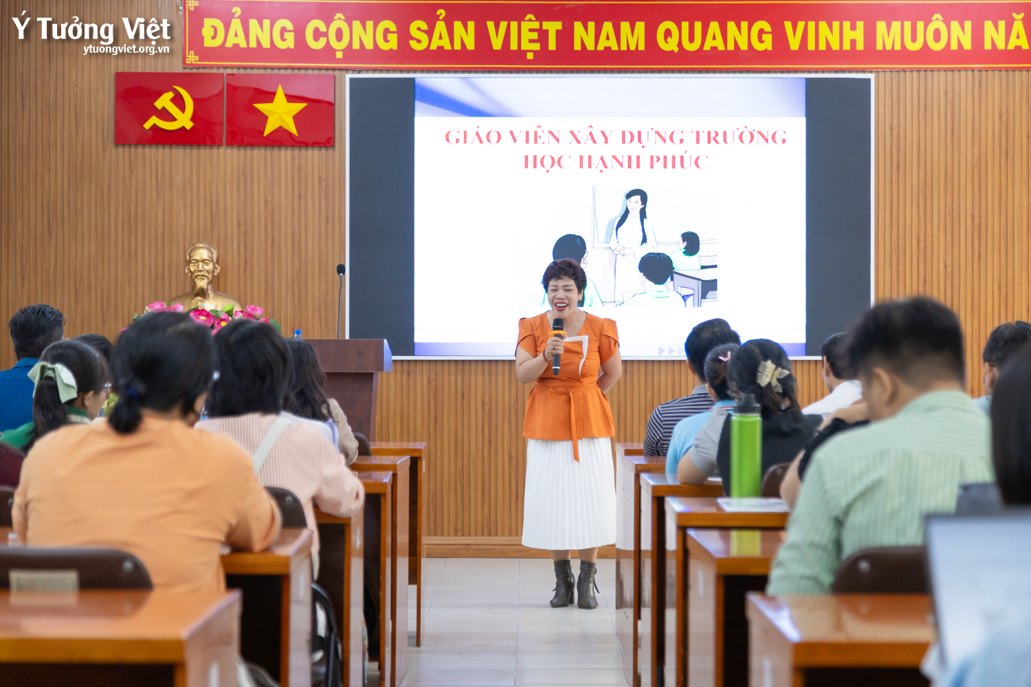 Huflit & Ý Tưởng Việt | Chương trình tập huấn ở THPT Nguyễn Tất Thành – Khi Thầy Cô được tiếp sức mạnh để gieo hạt hạnh phúc