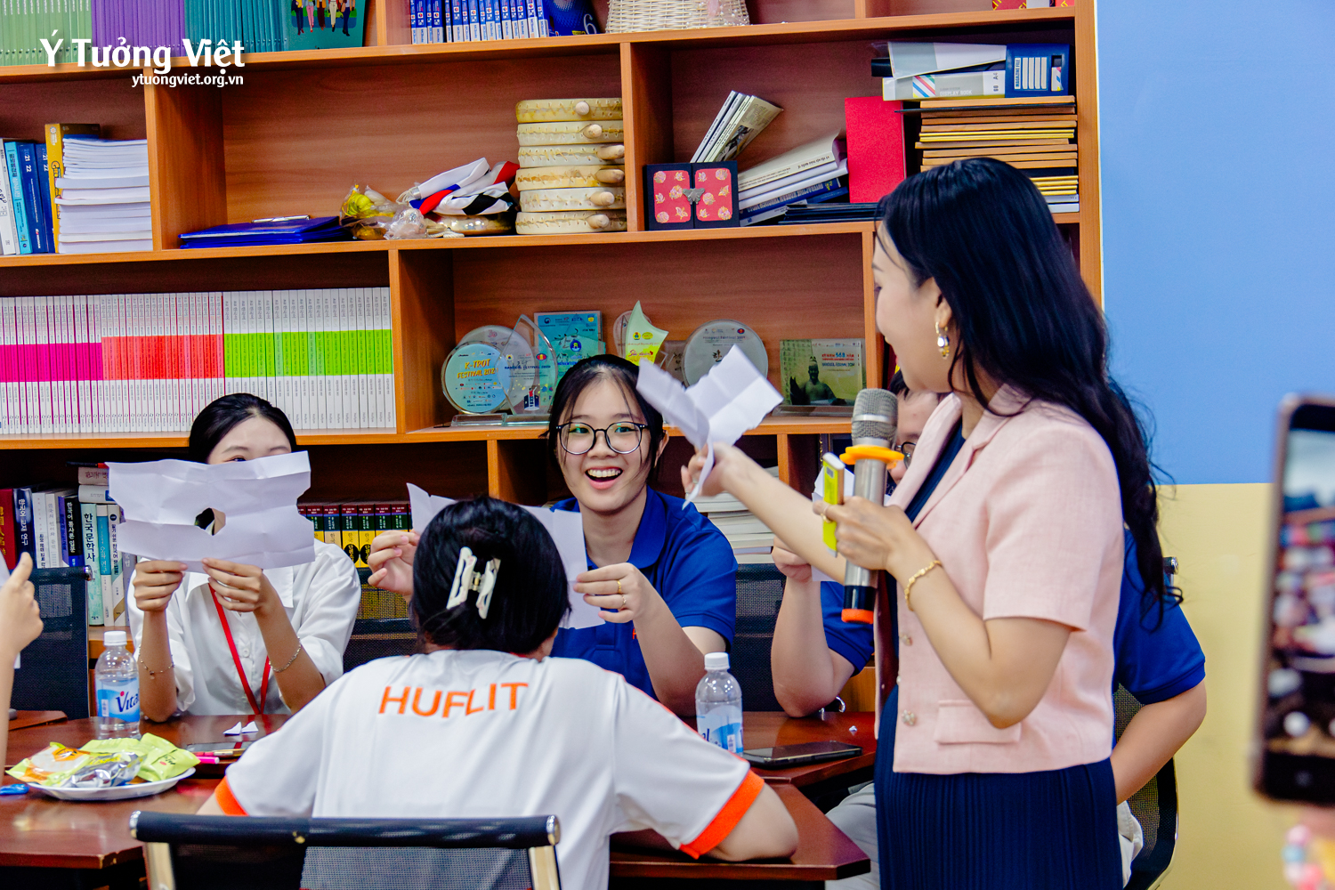 Huflit & Ý Tưởng Việt | Chương trình tập huấn “Kỹ năng xây dựng tác phong làm việc chuyên nghiệp và kỹ năng nắm bắt tâm lý đối tượng giao tiếp”