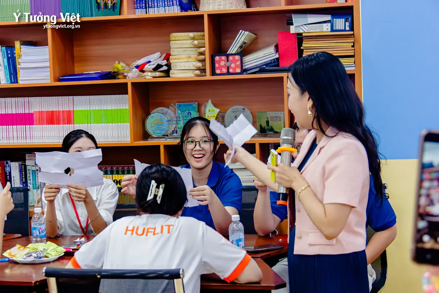 Huflit & Ý Tưởng Việt | Chương trình tập huấn “Kỹ năng xây dựng tác phong làm việc chuyên nghiệp và kỹ năng nắm bắt tâm lý đối tượng giao tiếp”