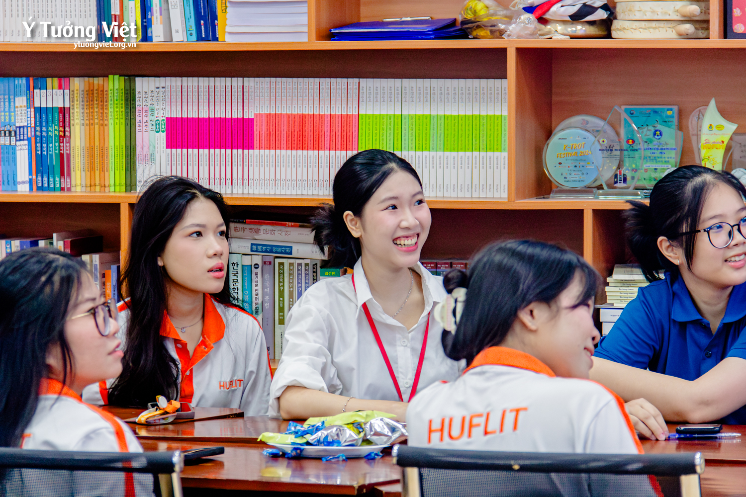 Huflit & Ý Tưởng Việt | Chương trình tập huấn “Kỹ năng xây dựng tác phong làm việc chuyên nghiệp và kỹ năng nắm bắt tâm lý đối tượng giao tiếp”