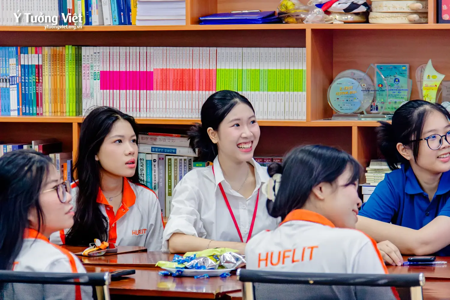 Huflit & Ý Tưởng Việt | Chương trình tập huấn “Kỹ năng xây dựng tác phong làm việc chuyên nghiệp và kỹ năng nắm bắt tâm lý đối tượng giao tiếp”