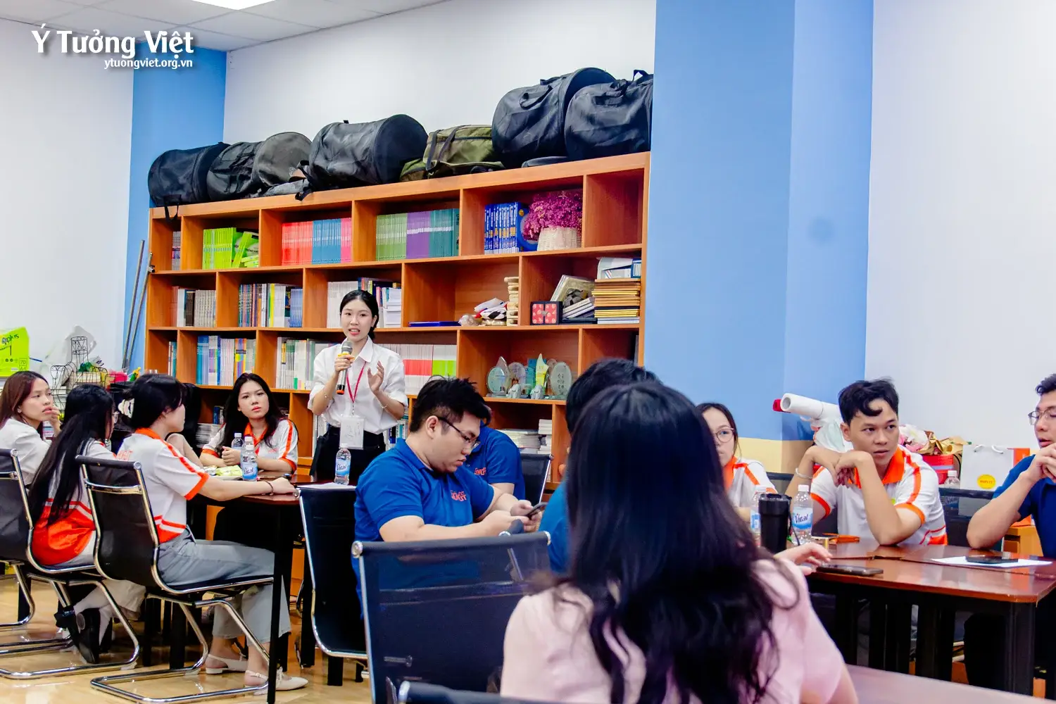 Huflit & Ý Tưởng Việt | Chương trình tập huấn “Kỹ năng xây dựng tác phong làm việc chuyên nghiệp và kỹ năng nắm bắt tâm lý đối tượng giao tiếp”
