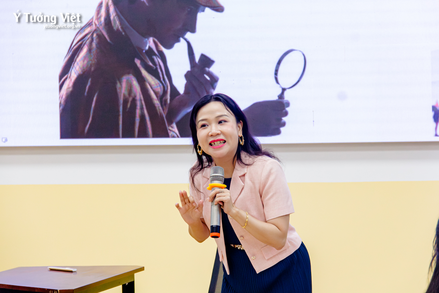 Huflit & Ý Tưởng Việt | Chương trình tập huấn “Kỹ năng xây dựng tác phong làm việc chuyên nghiệp và kỹ năng nắm bắt tâm lý đối tượng giao tiếp”