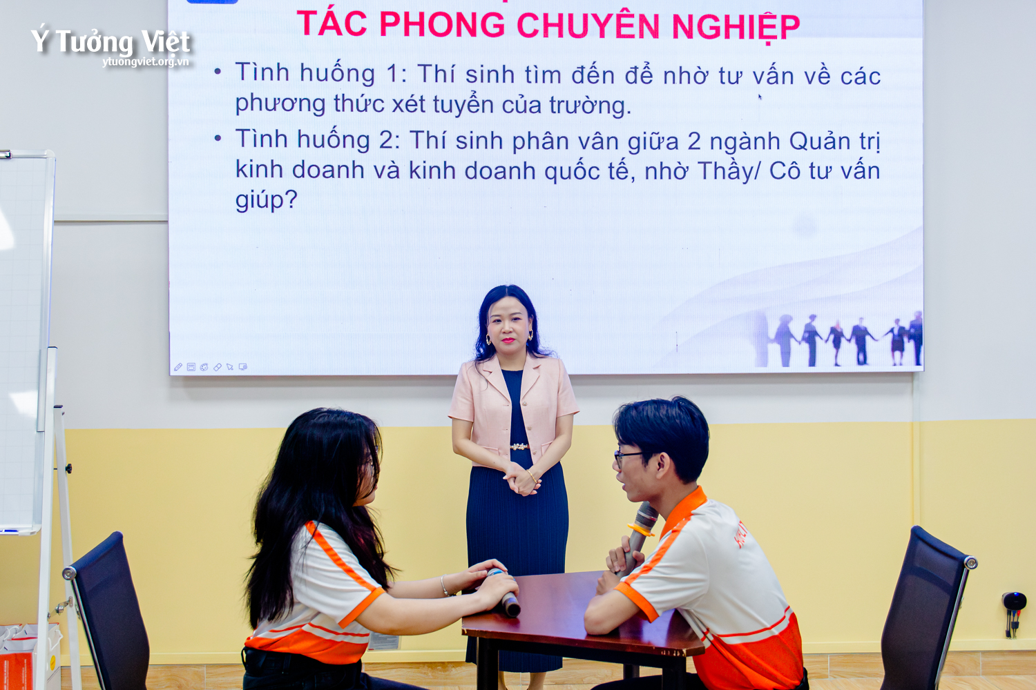 Huflit & Ý Tưởng Việt | Chương trình tập huấn “Kỹ năng xây dựng tác phong làm việc chuyên nghiệp và kỹ năng nắm bắt tâm lý đối tượng giao tiếp”