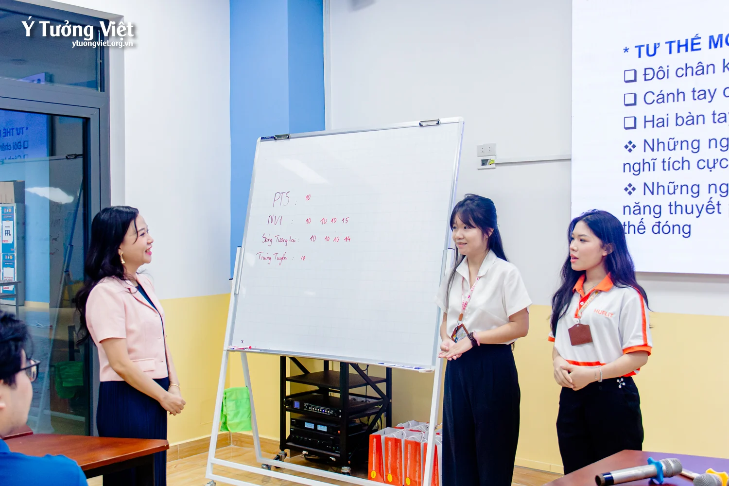 Huflit & Ý Tưởng Việt | Chương trình tập huấn “Kỹ năng xây dựng tác phong làm việc chuyên nghiệp và kỹ năng nắm bắt tâm lý đối tượng giao tiếp”