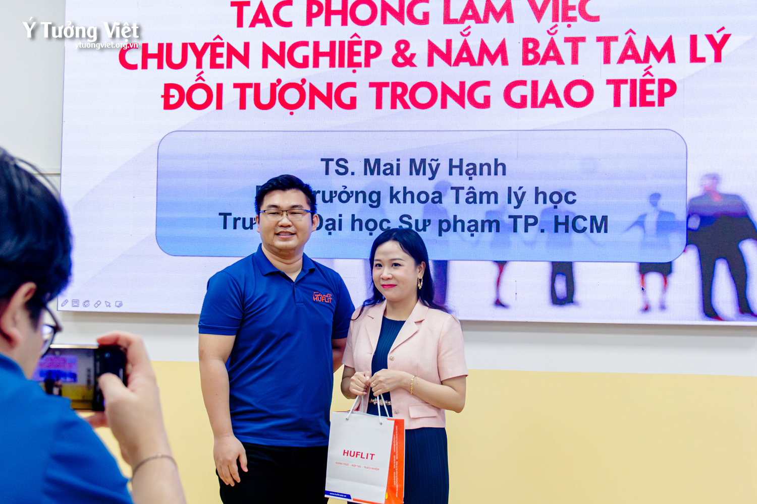Huflit & Ý Tưởng Việt | Chương trình tập huấn “Kỹ năng xây dựng tác phong làm việc chuyên nghiệp và kỹ năng nắm bắt tâm lý đối tượng giao tiếp”