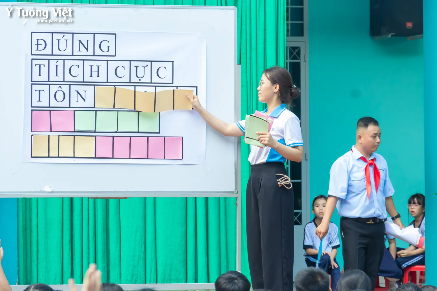 Từ lớp học đến không gian mạng: Trang bị kỹ năng cho thế hệ công dân số trong thời đại AI