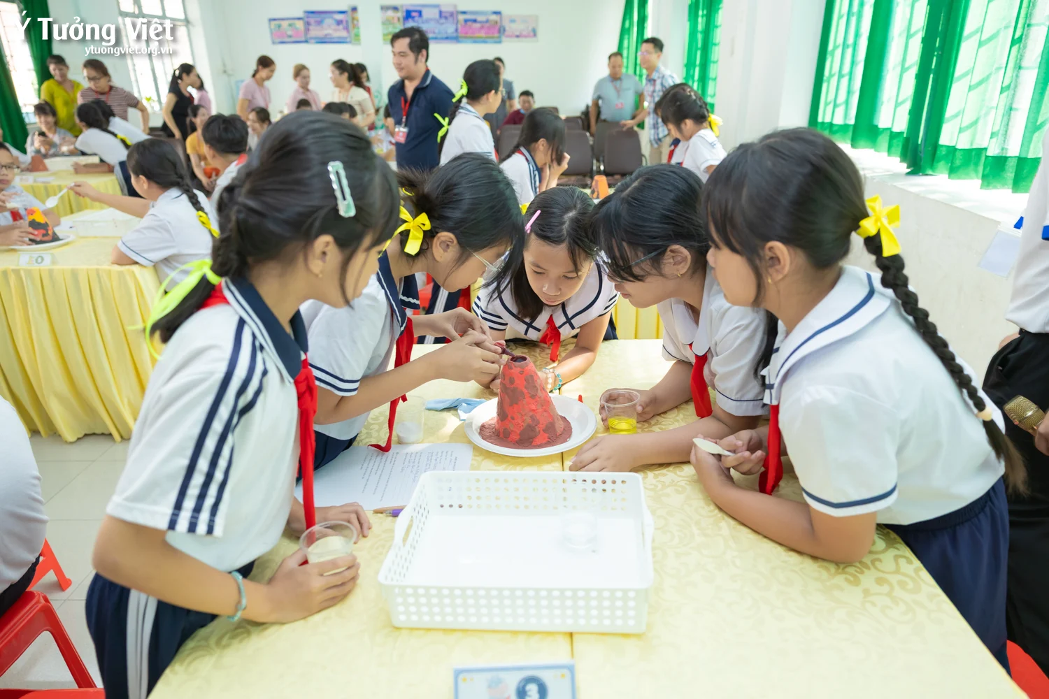 Tiết học mở STEM “Núi lửa phun trào” tại TH An Phong: Khơi dậy tư duy sáng tạo