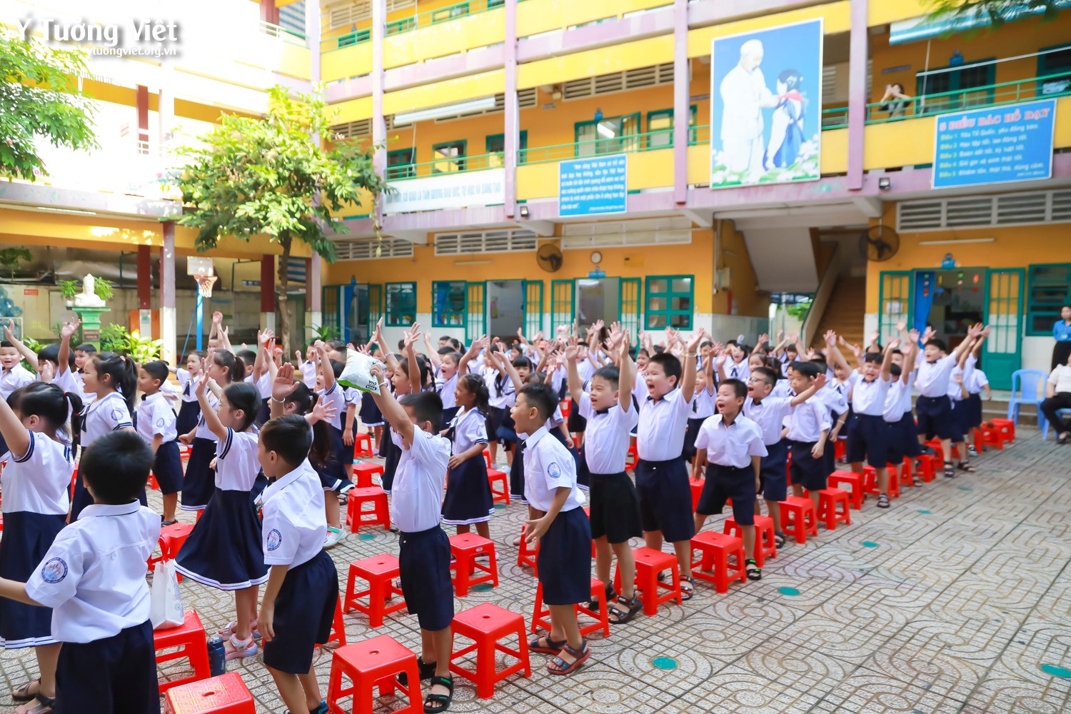 Chào mùa tựu trường 2024 – 2025 | Kịch tuổi thơ “Khăn đỏ đi học” & sân khấu ảo thuật ấn tượng