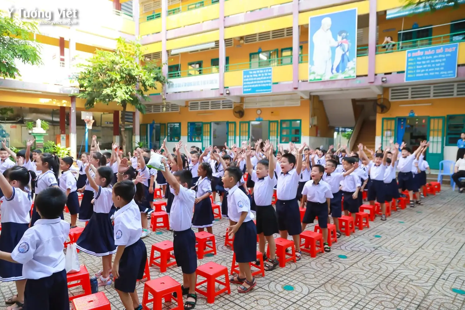 Chào mùa tựu trường 2024 – 2025 | Kịch tuổi thơ “Khăn đỏ đi học” & sân khấu ảo thuật ấn tượng