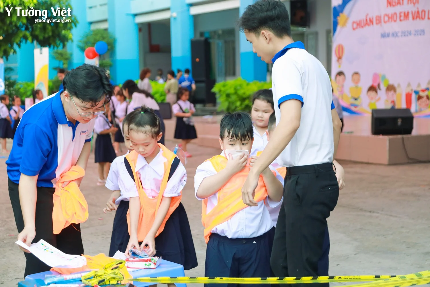 Chào mùa tựu trường 2024 – 2025 | Kịch tuổi thơ “Khăn đỏ đi học” & sân khấu ảo thuật ấn tượng
