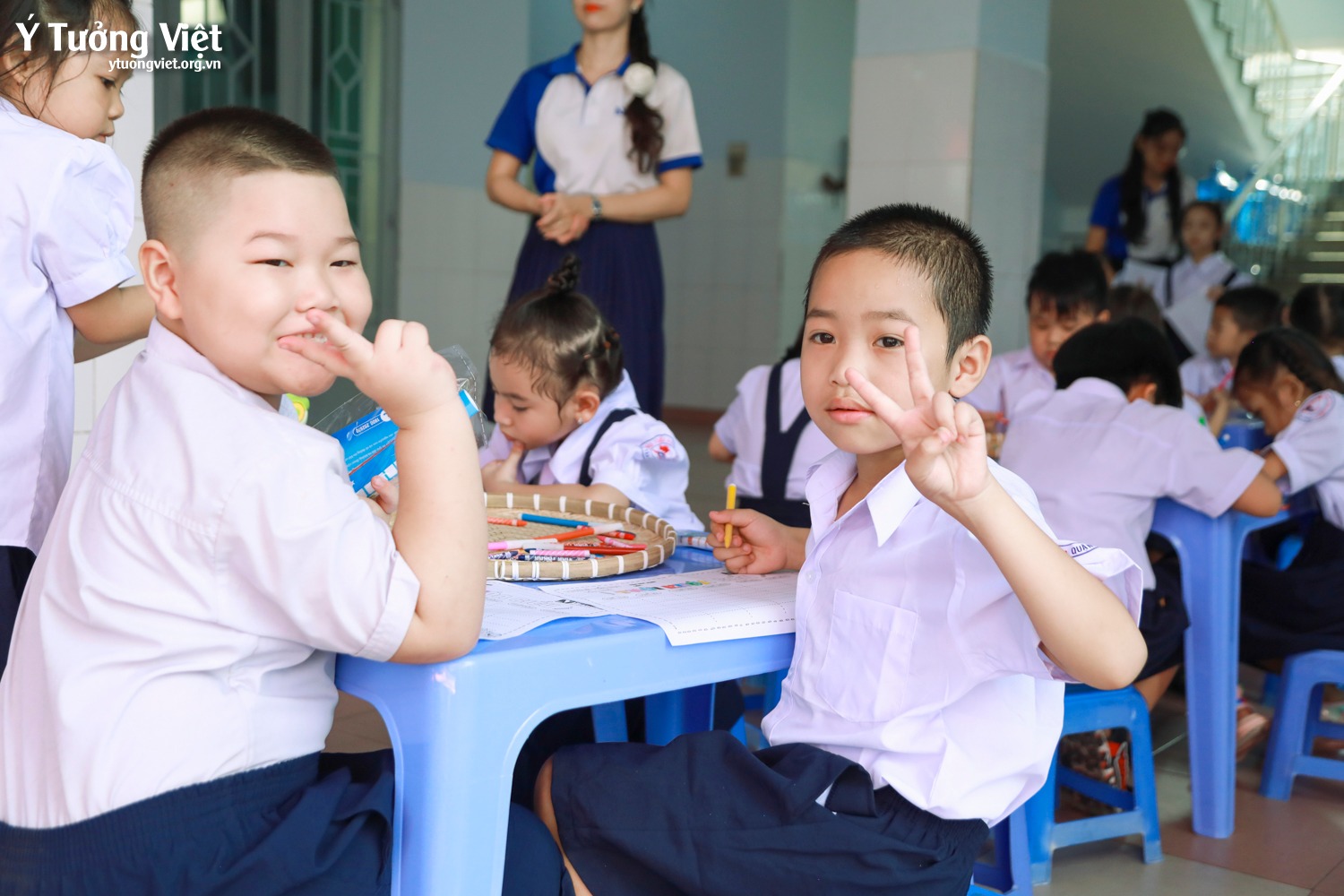 Chào mùa tựu trường 2024 – 2025 | Kịch tuổi thơ “Khăn đỏ đi học” & sân khấu ảo thuật ấn tượng