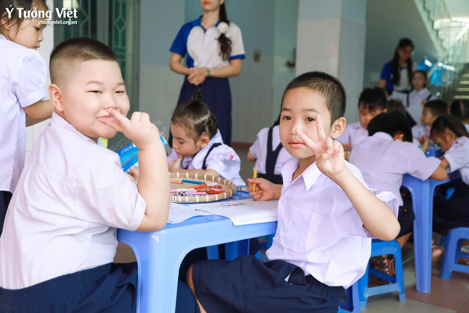Chào mùa tựu trường 2024 – 2025 | Kịch tuổi thơ “Khăn đỏ đi học” & sân khấu ảo thuật ấn tượng