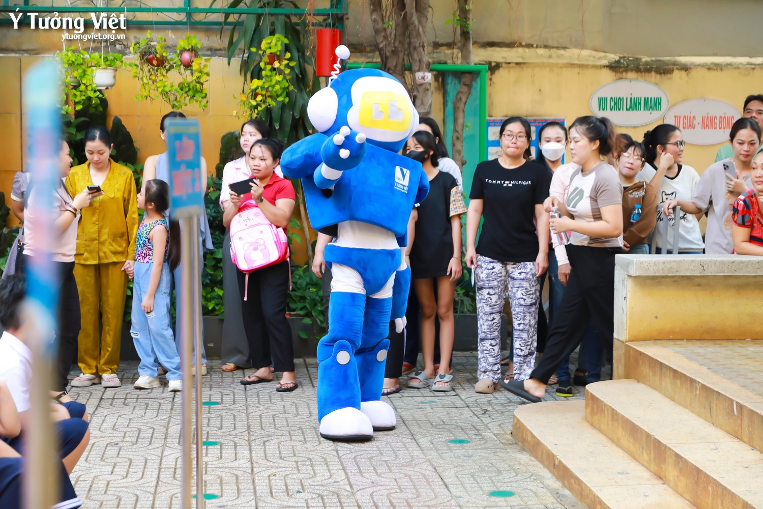 Chào mùa tựu trường 2024 – 2025 | Kịch tuổi thơ “Khăn đỏ đi học” & sân khấu ảo thuật ấn tượng