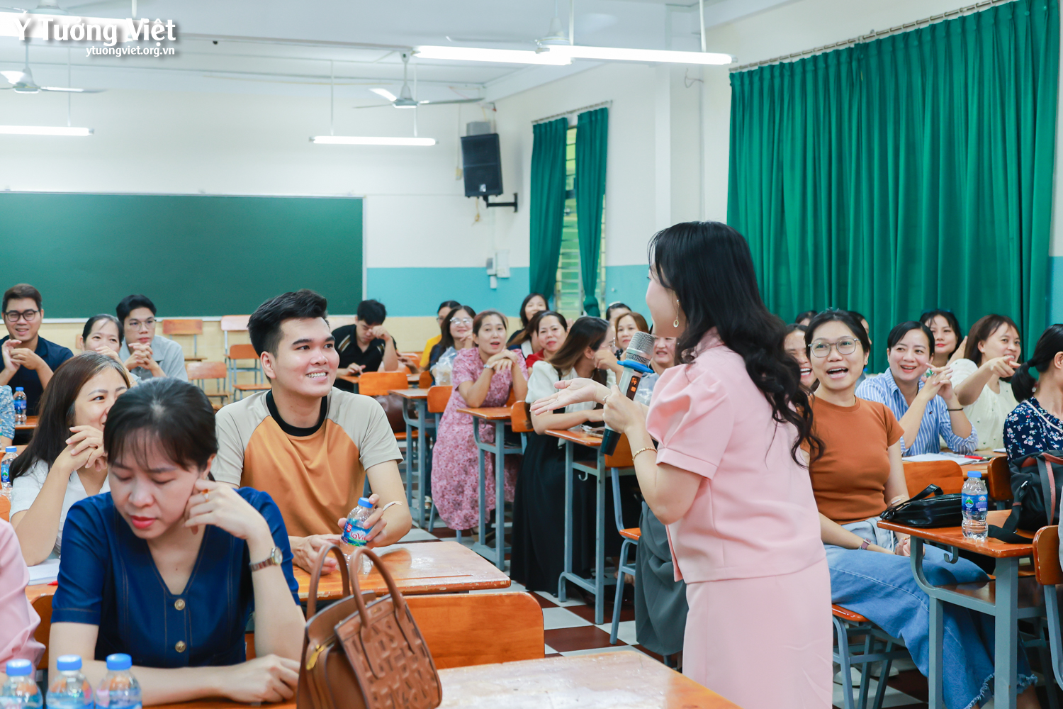 Chào mùa tựu trường 2025 – 2026 | Tập huấn “Nâng cao kỹ năng giao tiếp – Ứng xử sư phạm trong bối cảnh xây dựng Trường học thông minh – Trường học hạnh phúc” – Trường THCS Võ Thành Trang