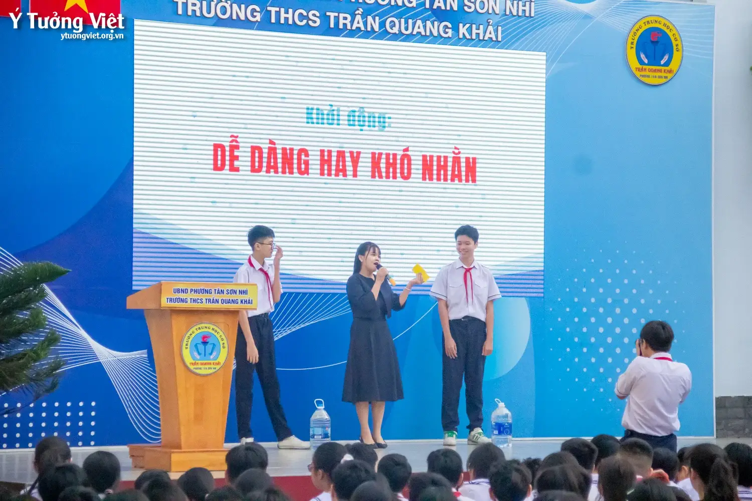 Giáo dục kỹ năng sống dưới sân cờ: Đổi mới giờ sinh hoạt đầu tuần cùng Ý Tưởng Việt