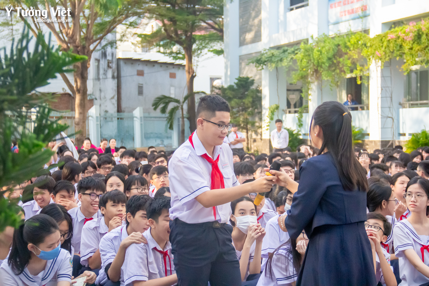 Giáo dục kỹ năng sống dưới sân cờ: Đổi mới giờ sinh hoạt đầu tuần cùng Ý Tưởng Việt
