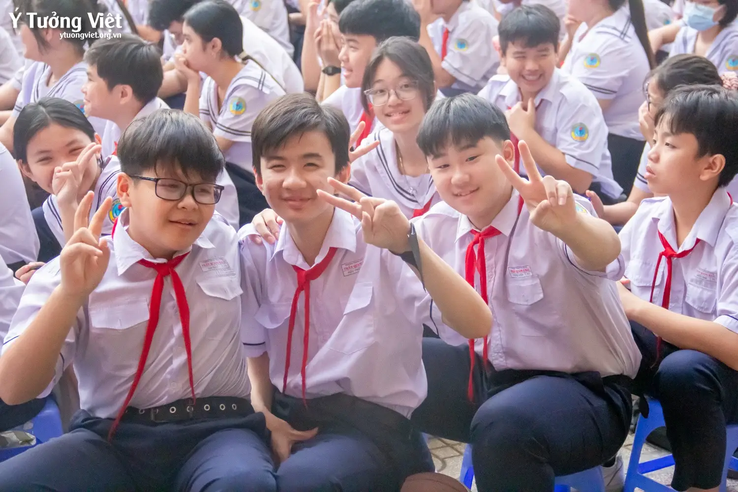 Giáo dục kỹ năng sống dưới sân cờ: Đổi mới giờ sinh hoạt đầu tuần cùng Ý Tưởng Việt