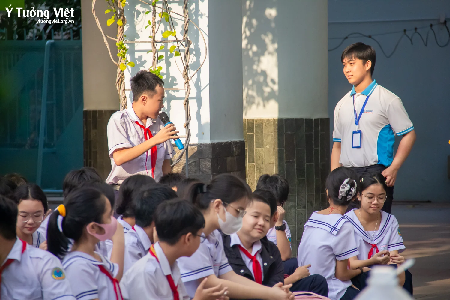 Giáo dục kỹ năng sống dưới sân cờ: Đổi mới giờ sinh hoạt đầu tuần cùng Ý Tưởng Việt