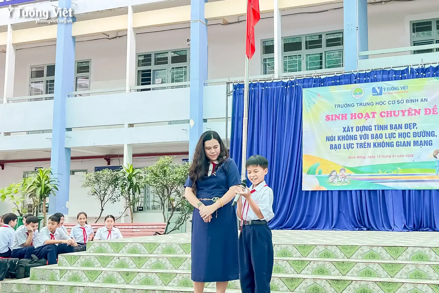 Giáo dục kỹ năng sống dưới sân cờ: Đổi mới giờ sinh hoạt đầu tuần cùng Ý Tưởng Việt