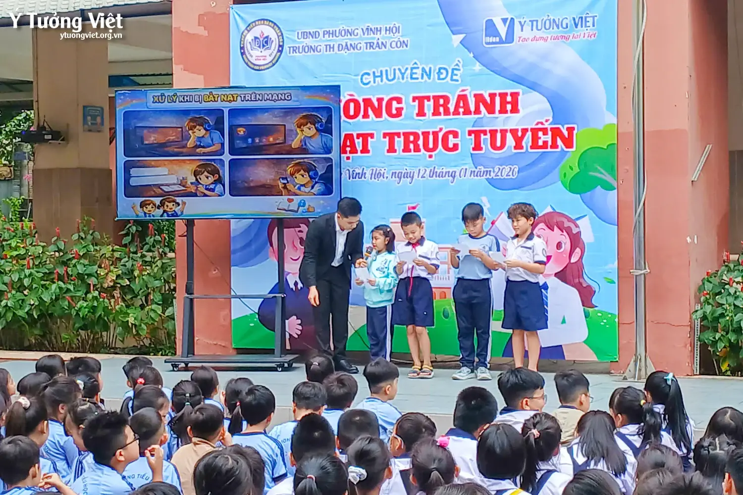 Giáo dục kỹ năng sống dưới sân cờ: Đổi mới giờ sinh hoạt đầu tuần cùng Ý Tưởng Việt