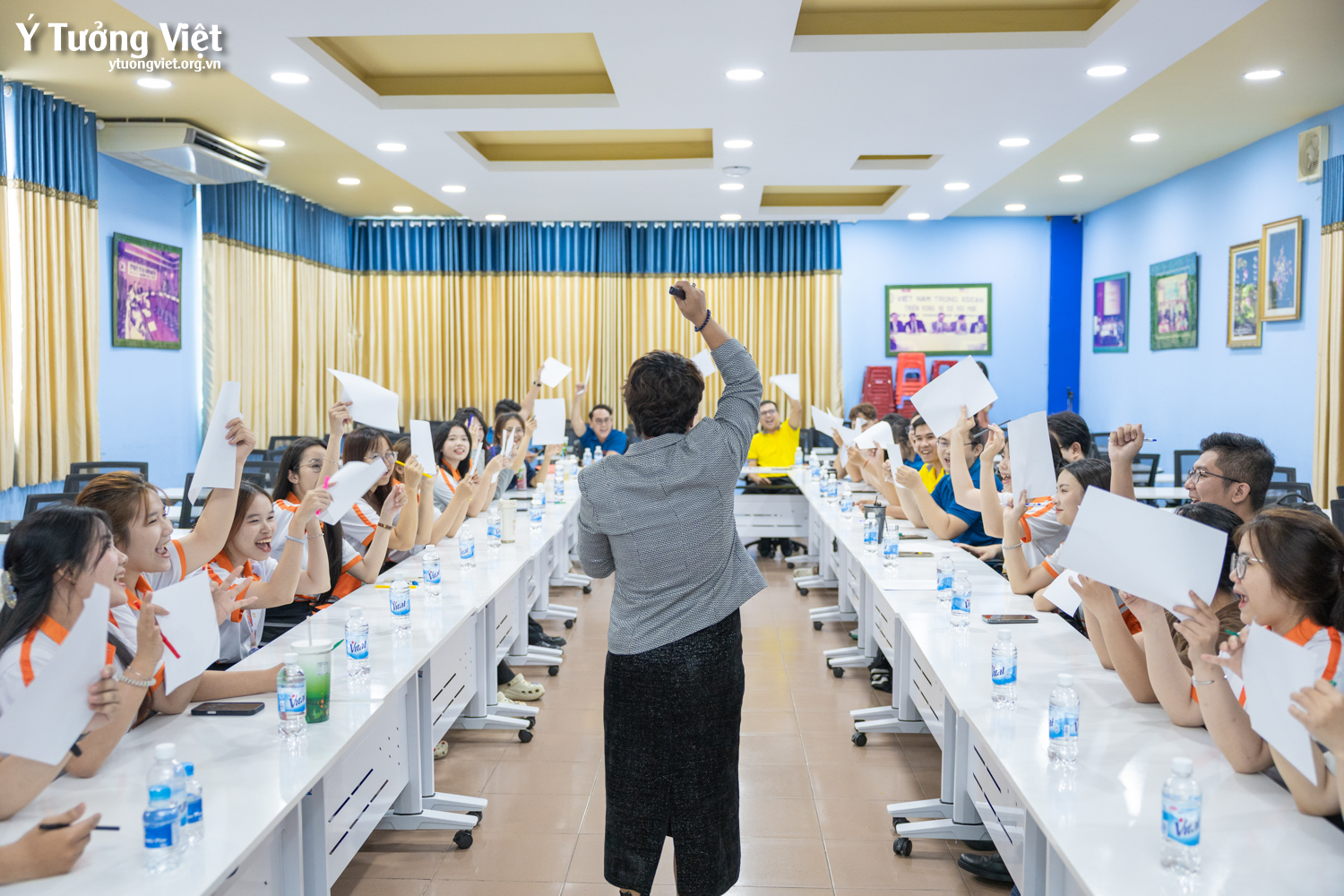 HUFLIT & Ý Tưởng Việt | Nâng tầm năng lực đội ngũ qua chuyên đề “Kỹ năng phân tích & xử lý tình huống”