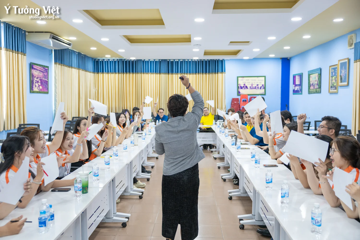 HUFLIT & Ý Tưởng Việt | Nâng tầm năng lực đội ngũ qua chuyên đề “Kỹ năng phân tích & xử lý tình huống”