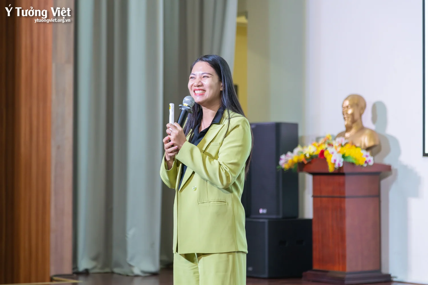HUFLIT & Ý Tưởng Việt | Trang bị “Kỹ năng chấp nhận người khác và hợp tác hiệu quả” cùng HUFLIT Campus Tour 2025