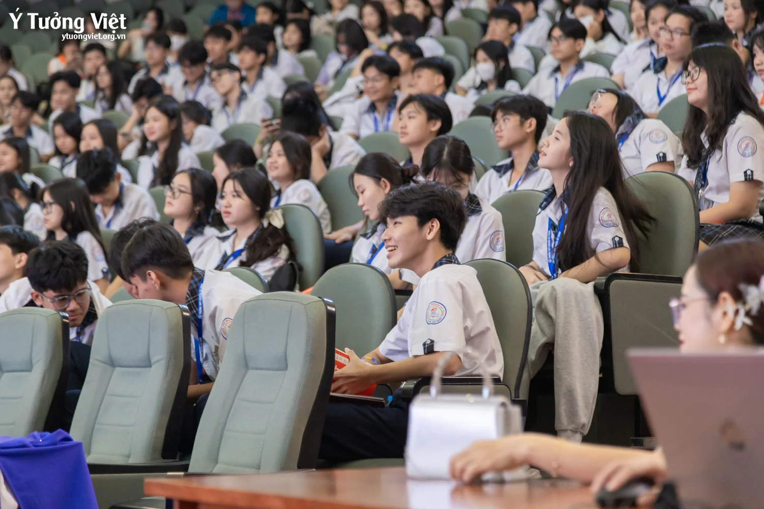 HUFLIT & Ý Tưởng Việt | Trang bị “Kỹ năng chấp nhận người khác và hợp tác hiệu quả” cùng HUFLIT Campus Tour 2025