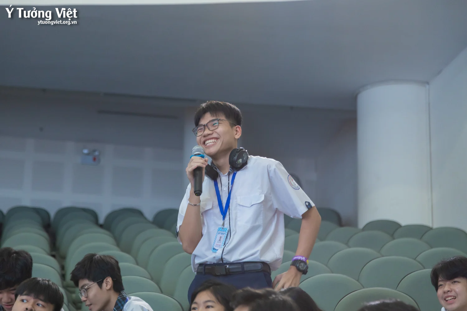 HUFLIT & Ý Tưởng Việt | Trang bị “Kỹ năng chấp nhận người khác và hợp tác hiệu quả” cùng HUFLIT Campus Tour 2025