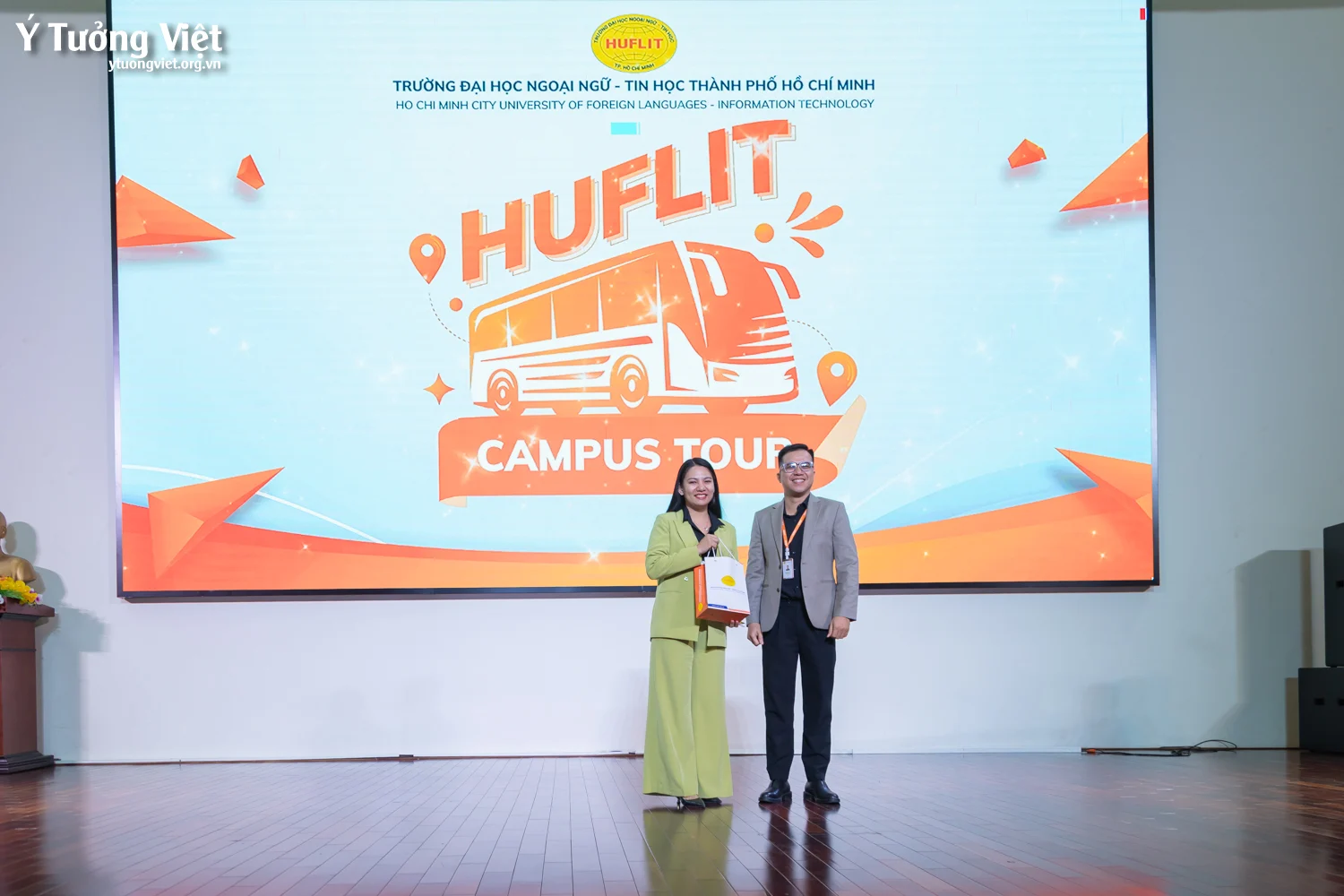HUFLIT & Ý Tưởng Việt | Trang bị “Kỹ năng chấp nhận người khác và hợp tác hiệu quả” cùng HUFLIT Campus Tour 2025