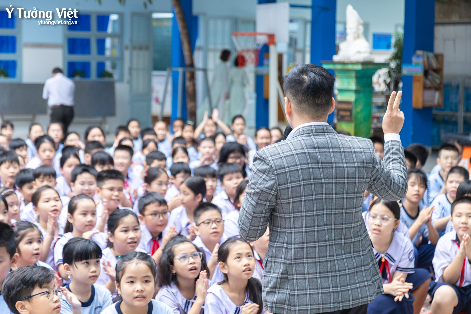 Kỹ năng ứng xử học đường tại TH Lạc Long Quân: Kính yêu thầy cô, thân thiện với bạn bè