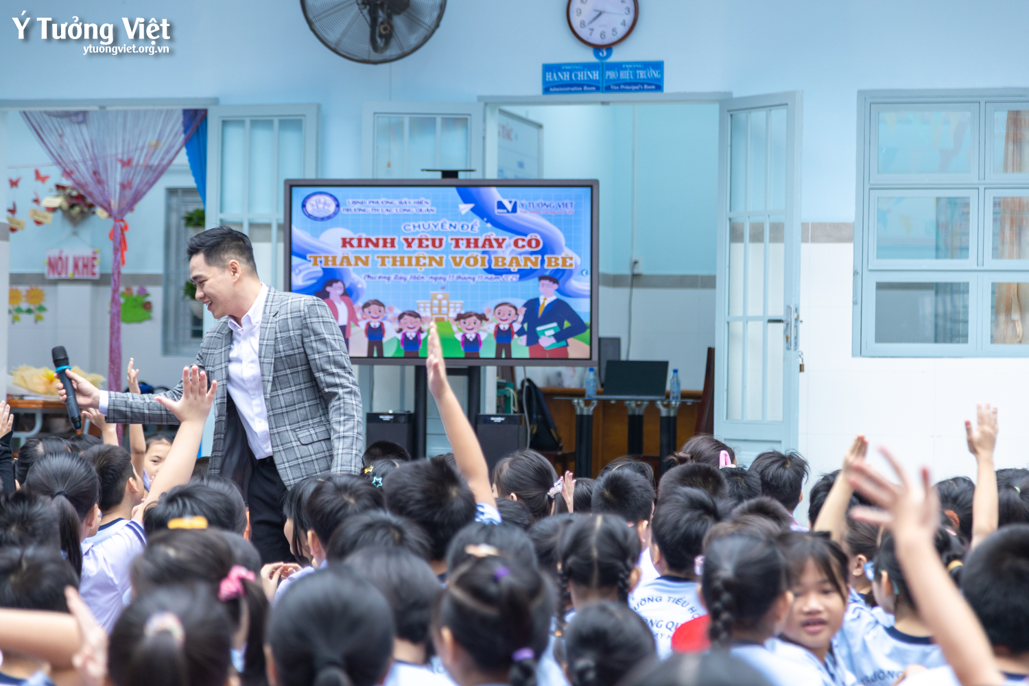 Kỹ năng ứng xử học đường tại TH Lạc Long Quân: Kính yêu thầy cô, thân thiện với bạn bè