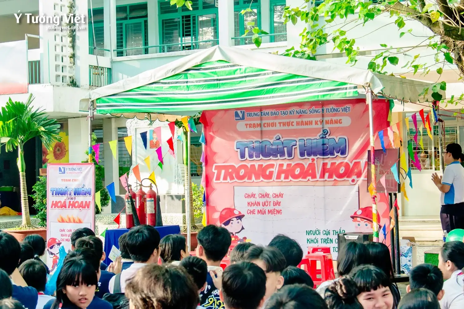 Mang “Kỹ năng Thoát hiểm trong hỏa hoạn” đến cùng các bạn học sinh trường THCS Tùng Thiện Vương