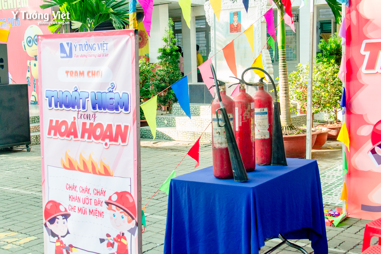Mang “Kỹ năng Thoát hiểm trong hỏa hoạn” đến cùng các bạn học sinh trường THCS Tùng Thiện Vương