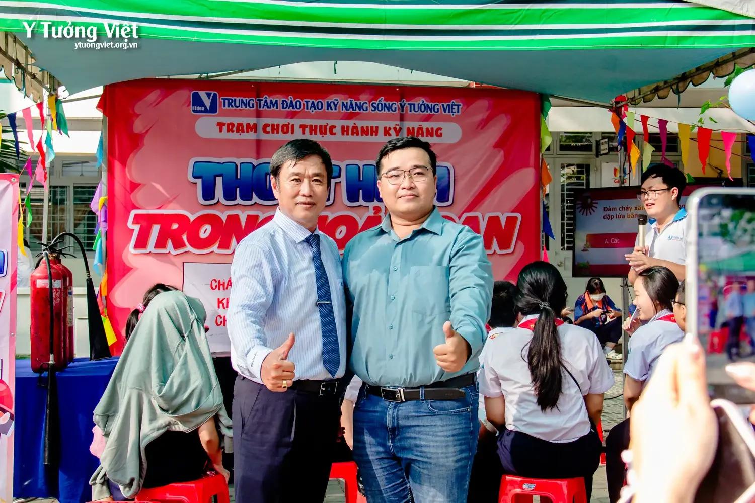 Mang “Kỹ năng Thoát hiểm trong hỏa hoạn” đến cùng các bạn học sinh trường THCS Tùng Thiện Vương