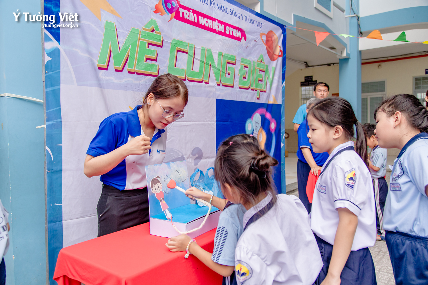 Ngày hội STEM: Mô hình sân chơi học tập đầy cảm hứng cùng Ý Tưởng Việt