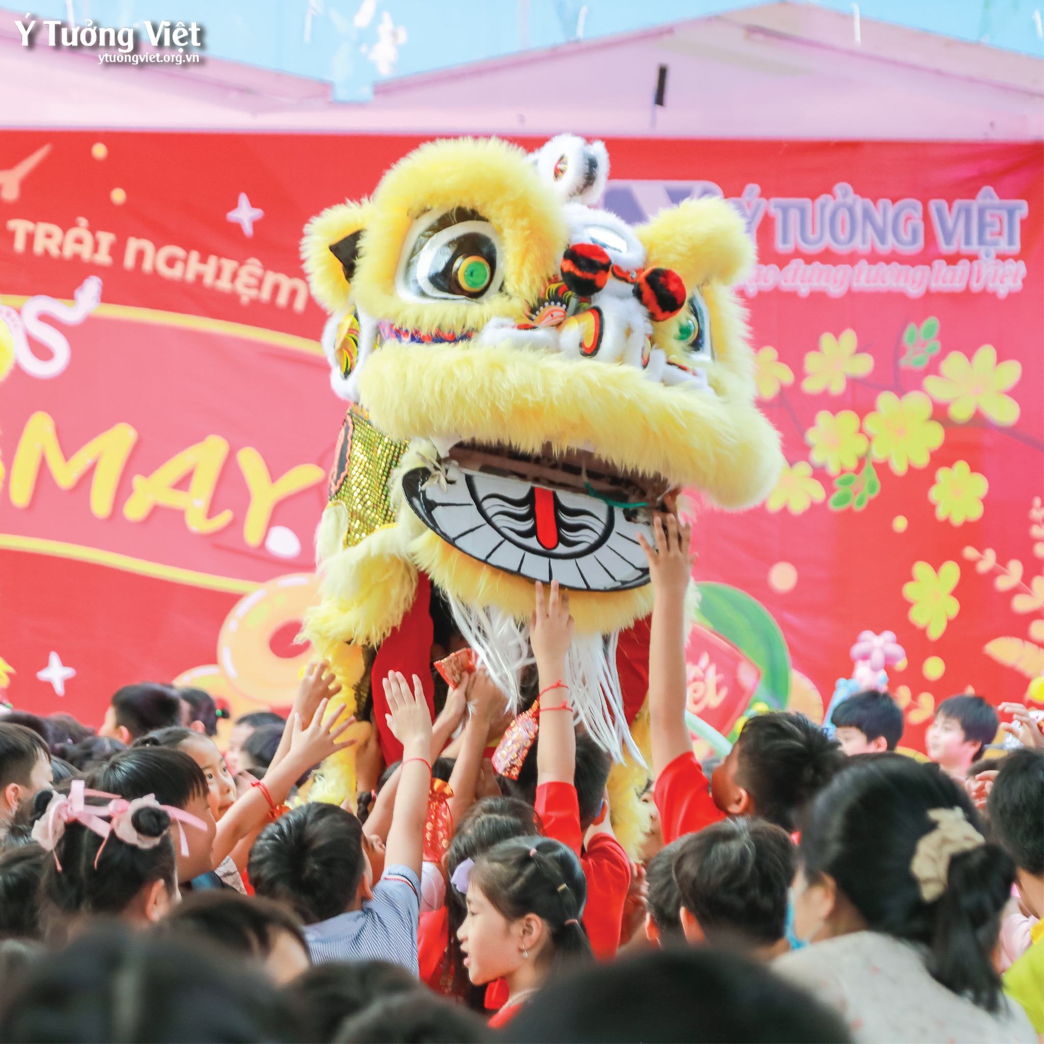 “Tết vạn điều may” chào sân ấn tượng ở Trường TH Huỳnh Văn Chính