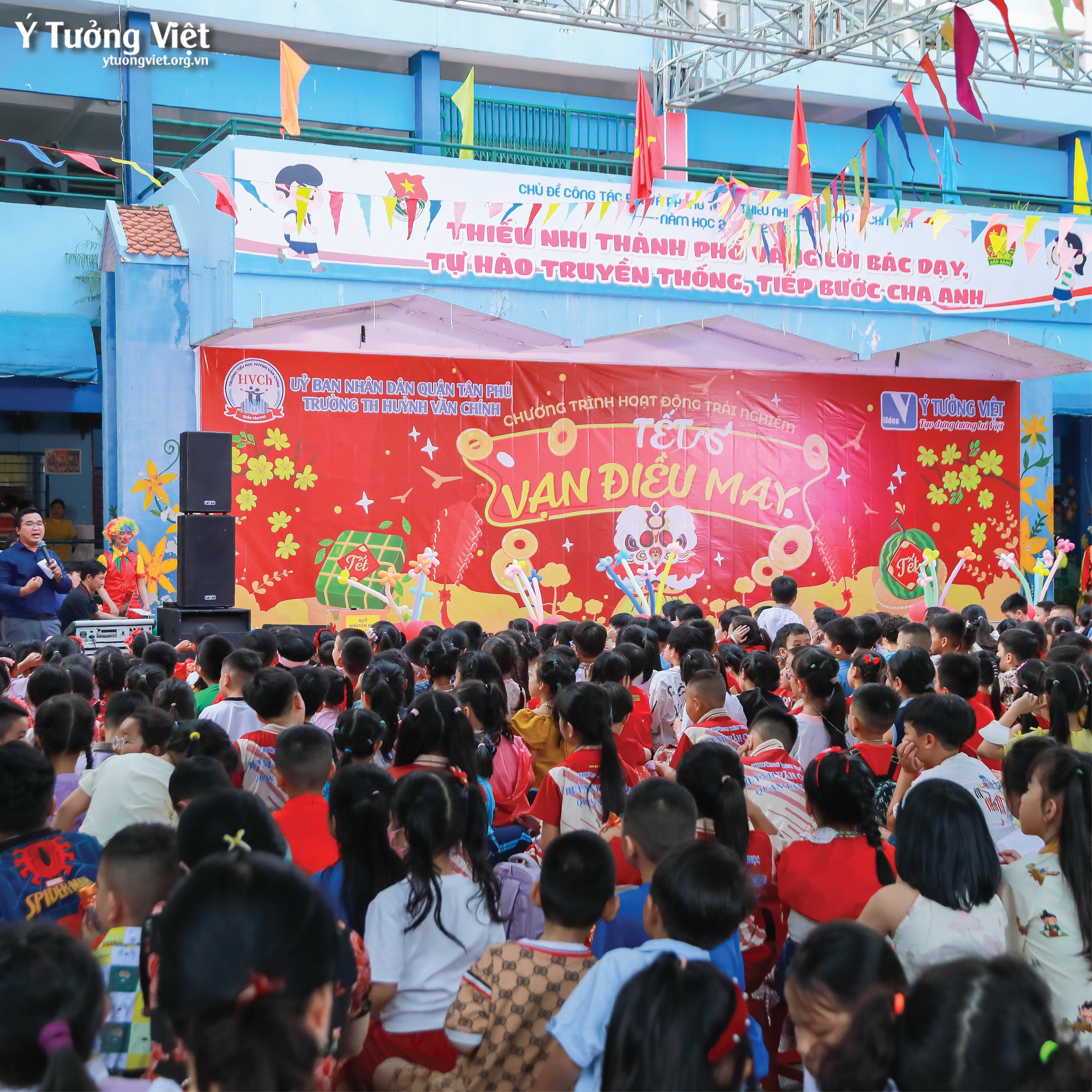 “Tết vạn điều may” chào sân ấn tượng ở Trường TH Huỳnh Văn Chính