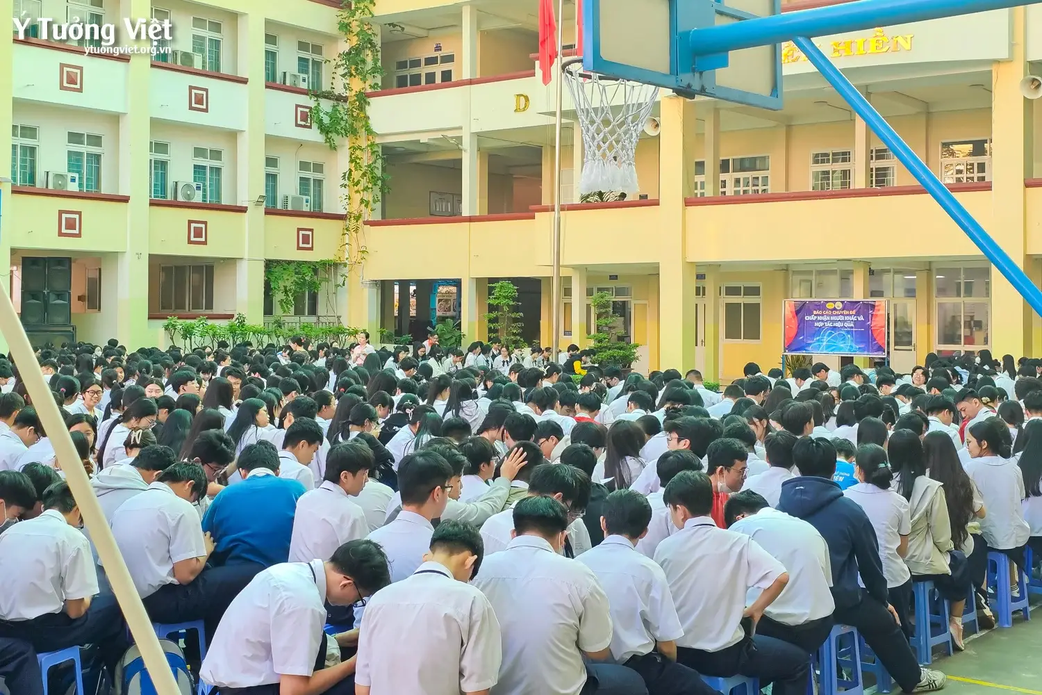 Từ chọn ngành đến chuẩn bị nội lực: hành trình hướng nghiệp bền bỉ của Ý Tưởng Việt cùng HUFLIT