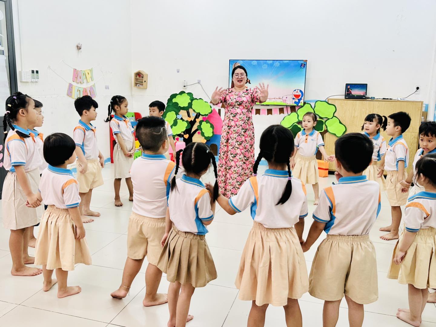Ý Tưởng Việt vinh danh Cô Lê Thị Thanh Thủy – Giáo viên dạy giỏi cấp thành phố năm 2026