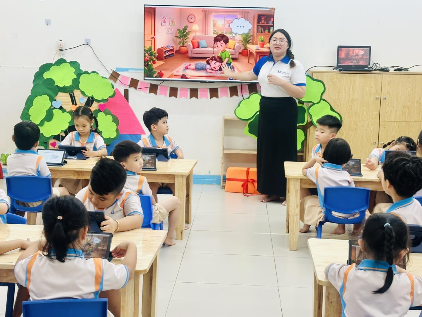 Ý Tưởng Việt vinh danh Cô Lê Thị Thanh Thủy – Giáo viên dạy giỏi cấp thành phố năm 2026